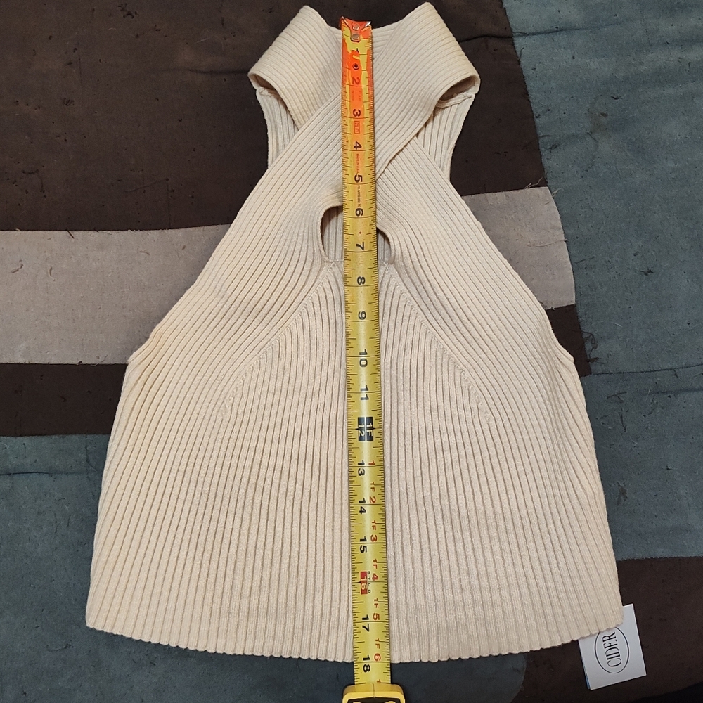 Cider NWT ribbed criss cross crop top - Picture 7 of 9
